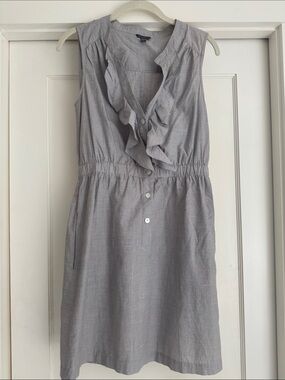 Lilla P sleeveless Ruffle-Front Midi Dress in Light Gray